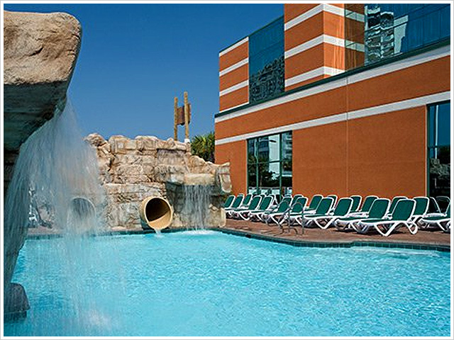 Holiday Inn & Suites Virginia Beach – North Beach
