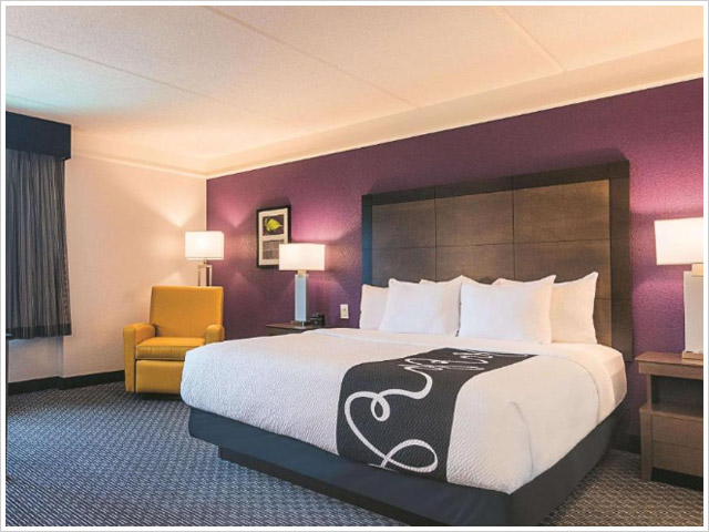 La Quinta Inn & Suites by Wyndham Virginia Beach - An Affordable Budget Friendly Option