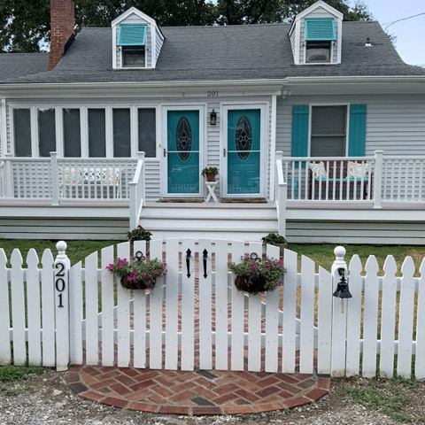 North End Beach Cottage Apartment – Sleeps 2