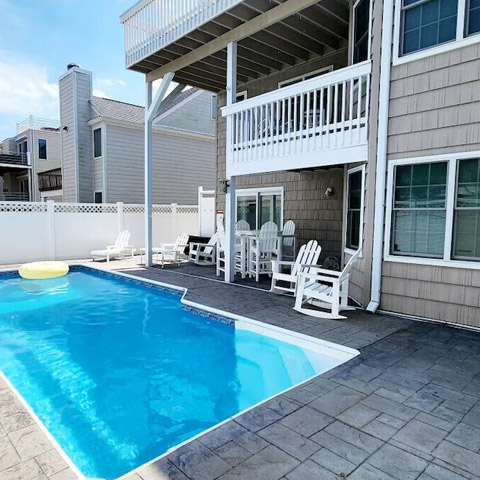 Walk to beach in Croatan Beach – Sleeps 15